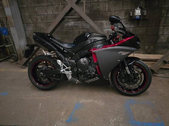 YAMAHA YZF R1 